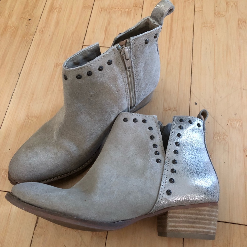 Diba True Metallic Booties ✨💫